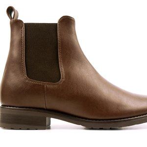 Will's Vegan Store Smart Chelsea Boots in Chestnut